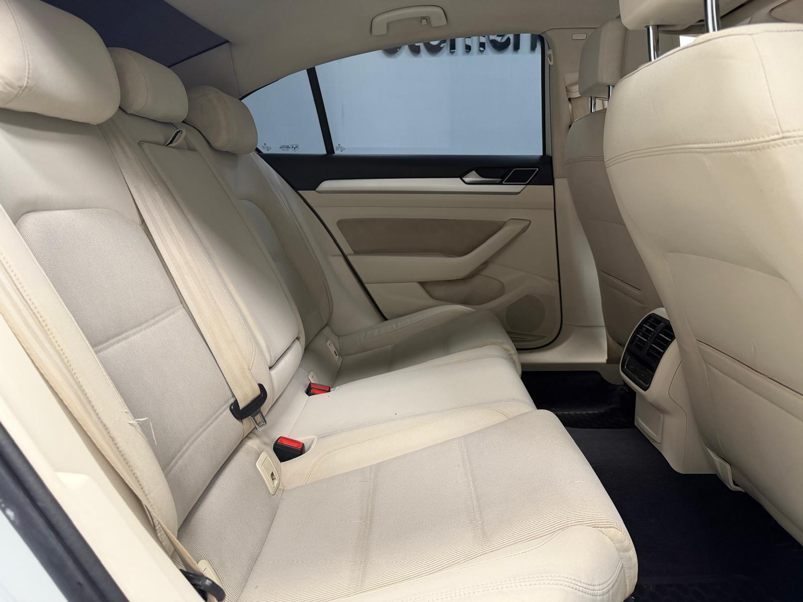VOLKSWAGEN PASSAT 22